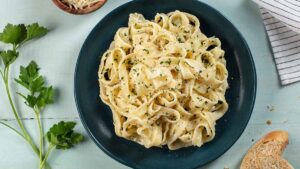 plato fetuccini salsa alfredo
